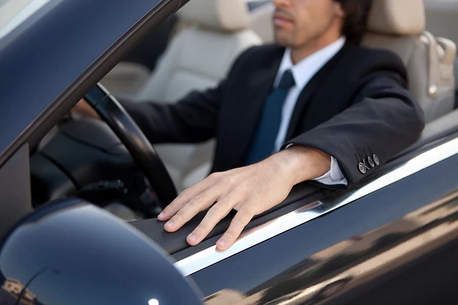 Luxurious chauffeur service Luxurious chauffeur service