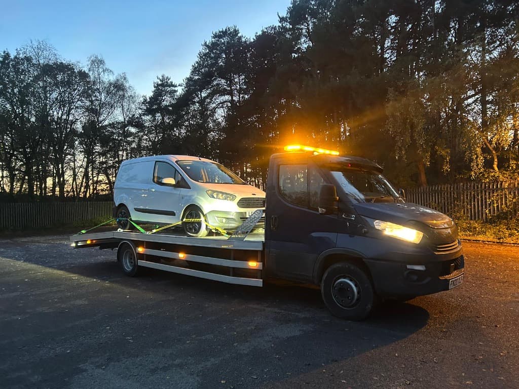 recovery truck transporting vehicle recovery truck transporting vehicle