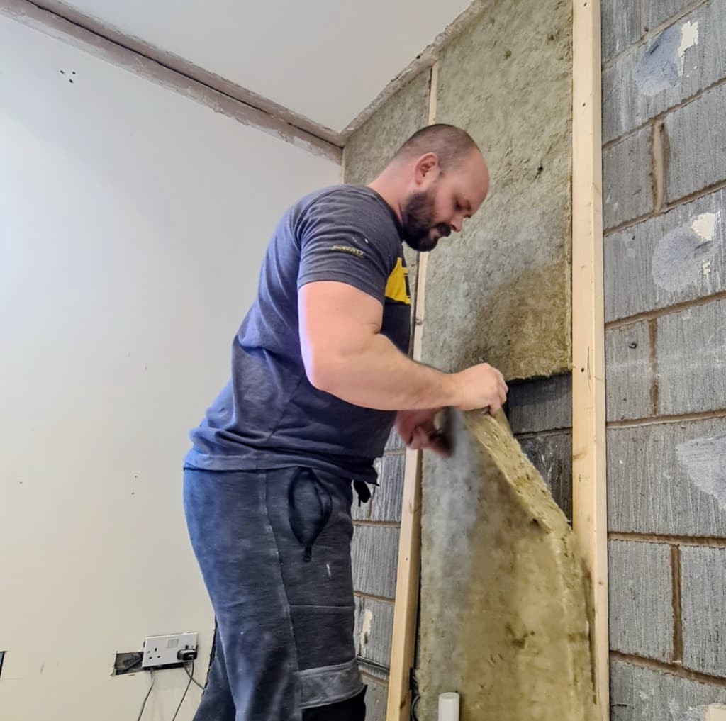 specialist installing soundproofing panels specialist installing soundproofing panels
